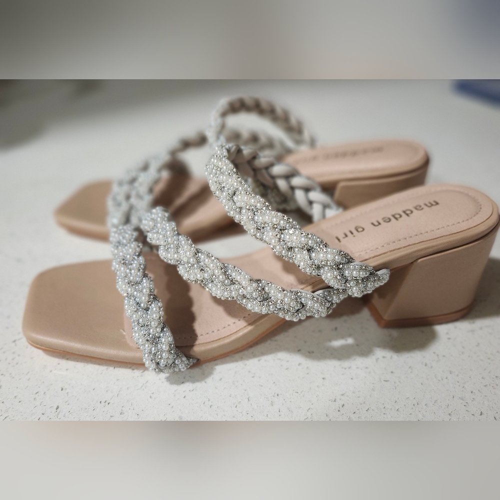 NWT Women's madden girl heel Sparkly White and Silver Sandals Size 8